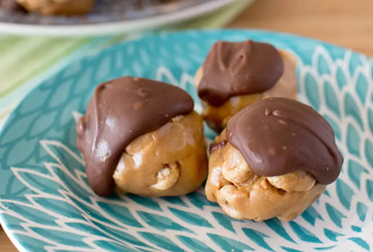 Bolas regordetas de chocolate y mantequilla de maní libres de gluten